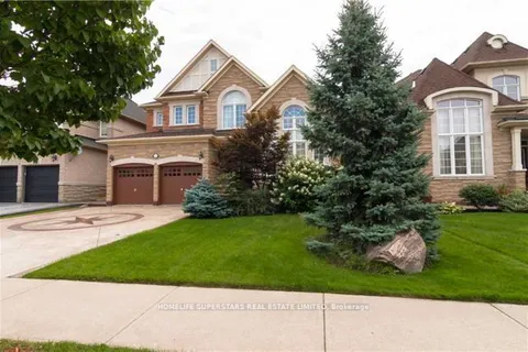 21 Upperlinks Drive, Brampton, ON L6P 2T9
