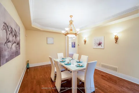 21 Upperlinks Drive, Brampton, ON L6P 2T9