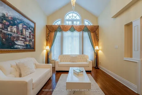 21 Upperlinks Drive, Brampton, ON L6P 2T9
