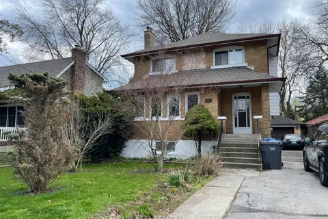 16 Oakwood Avenue, Mississauga, ON L5G 3L7
