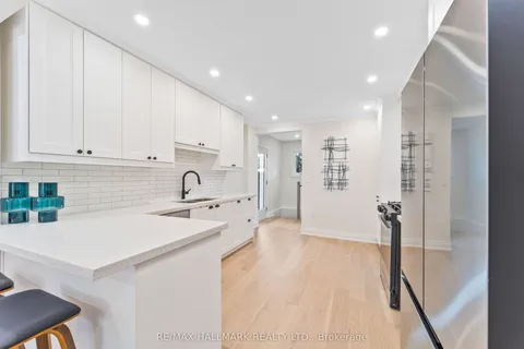 50 Watson Avenue, Toronto, ON M6S 4E1