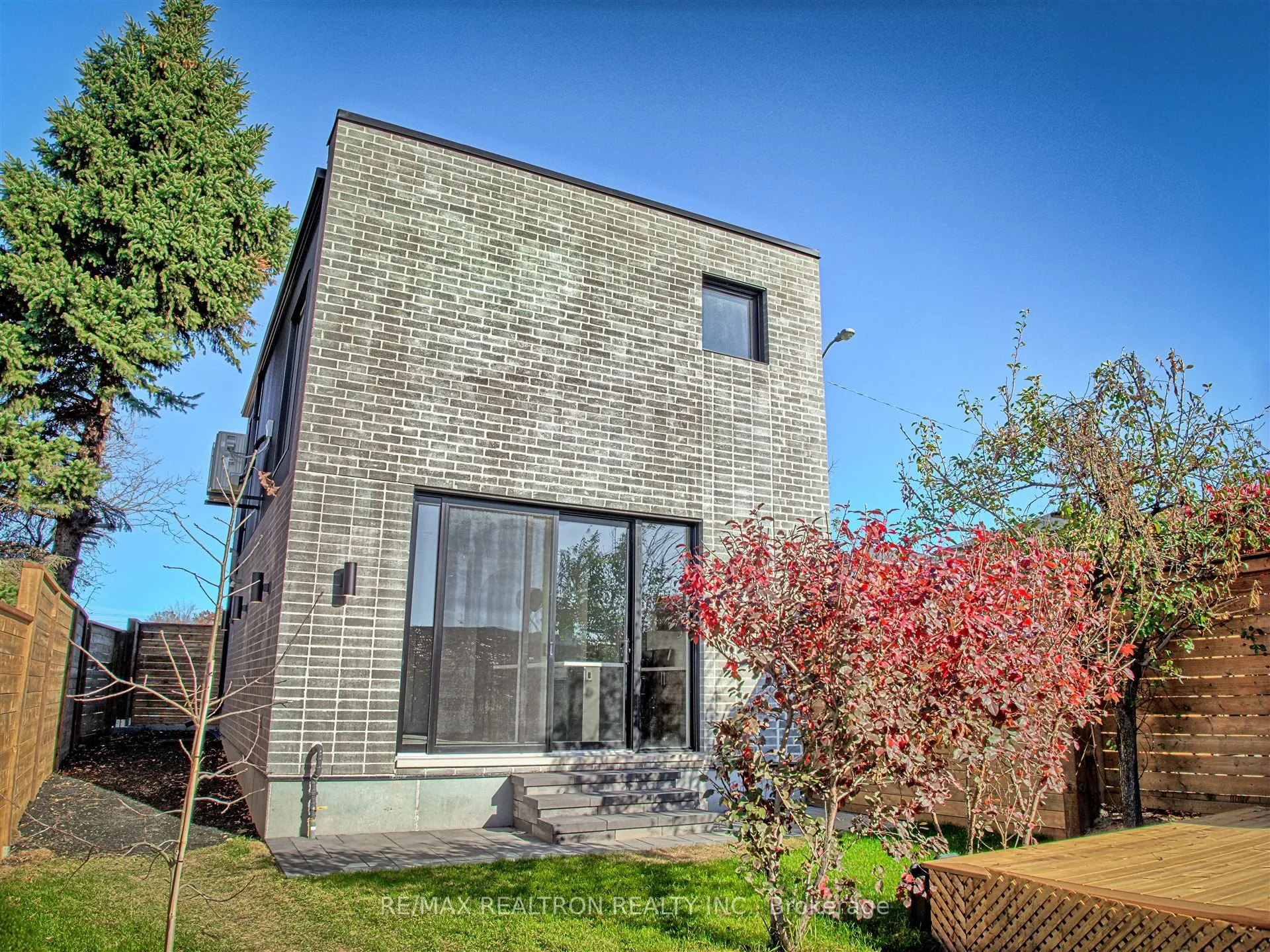 421 Silverthorn Avenue, Toronto, ON M6M 3H1