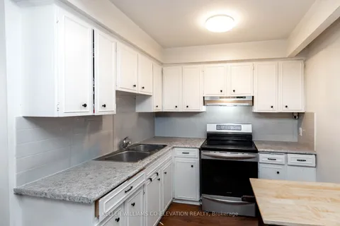 2204 Bloor Street, Toronto, ON M6S 1N4