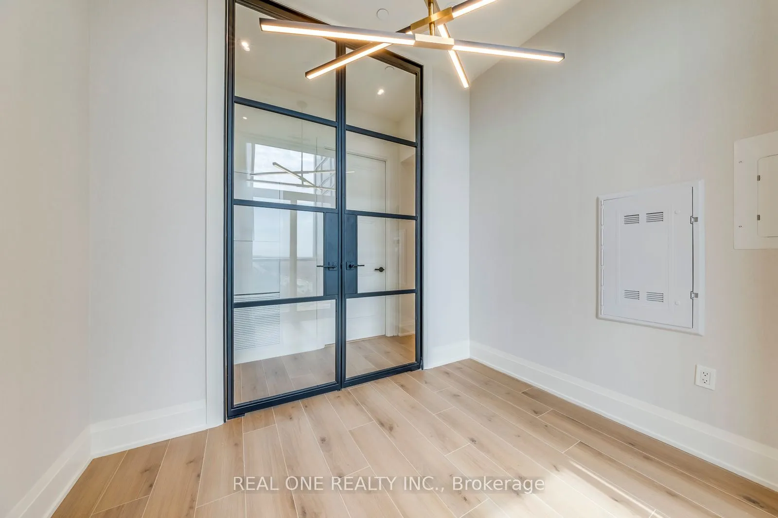 509 Dundas Street, Oakville, ON L6M 4M2