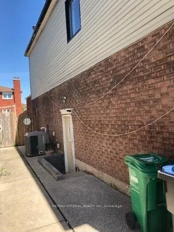 657 Thamesford Terrace, Mississauga, ON L5R 2B8