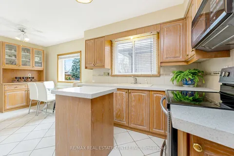 1344 STRATHY Avenue, Mississauga, ON L5E 2L2
