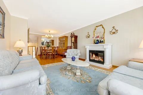 1344 STRATHY Avenue, Mississauga, ON L5E 2L2