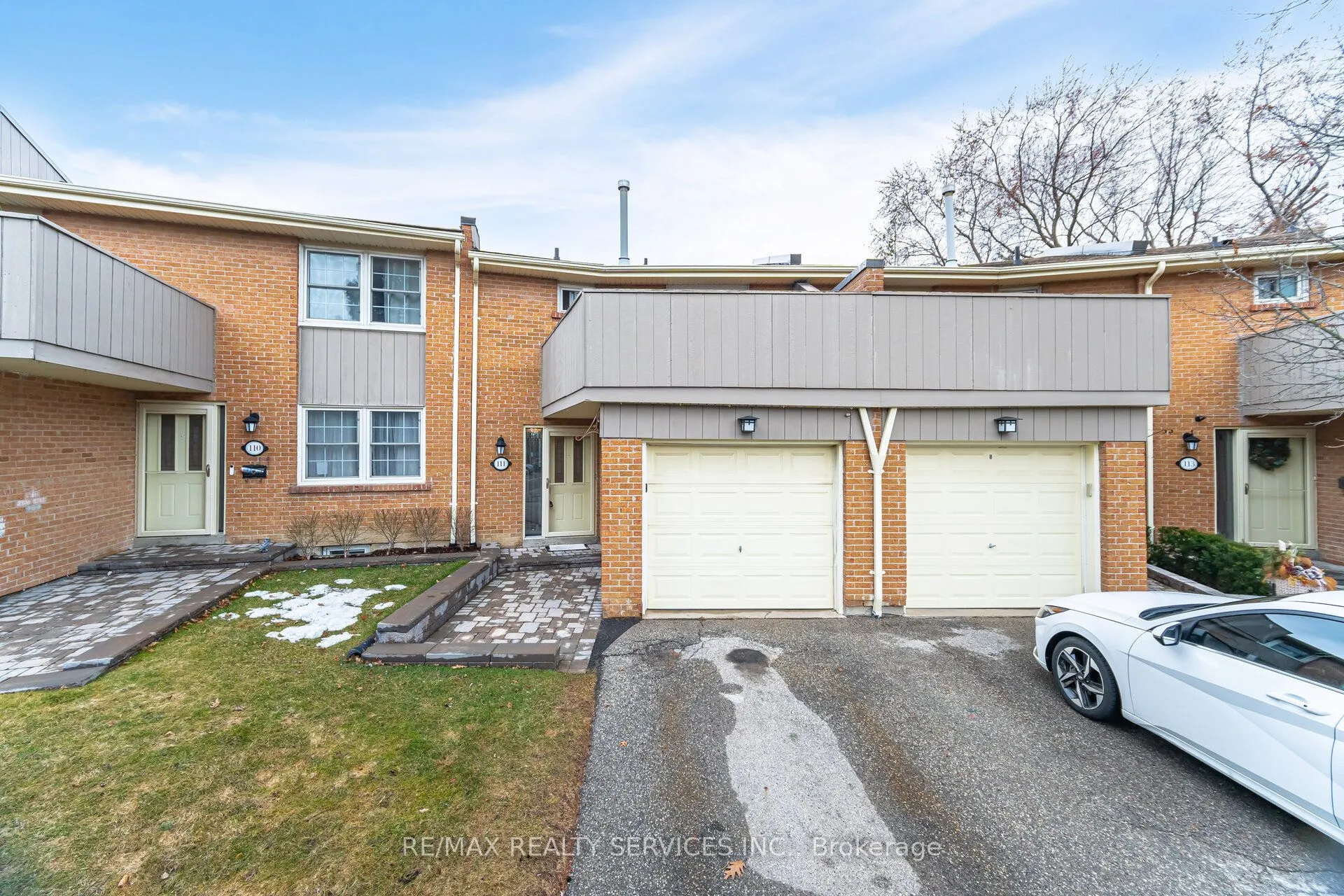 1951 Rathburn Road, Mississauga, ON L4W 2N9