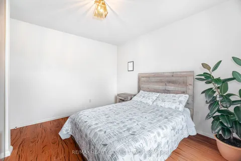 1951 Rathburn Road, Mississauga, ON L4W 2N9