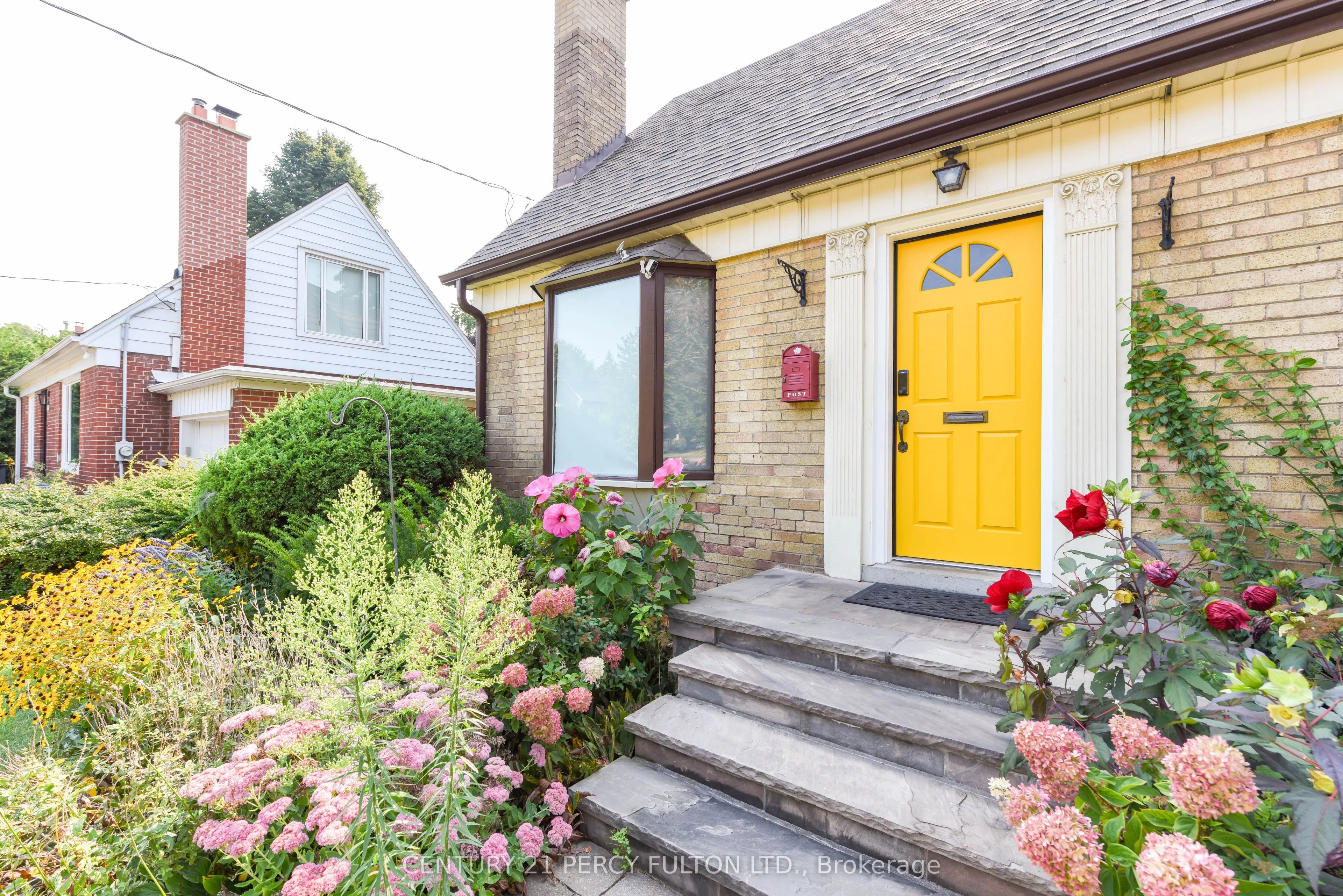 2058 Harvest Drive, Mississauga, ON L4Y 1T6