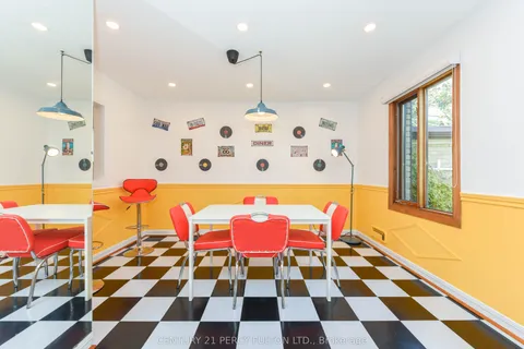 2058 Harvest Drive, Mississauga, ON L4Y 1T6