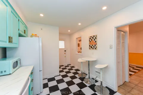 2058 Harvest Drive, Mississauga, ON L4Y 1T6