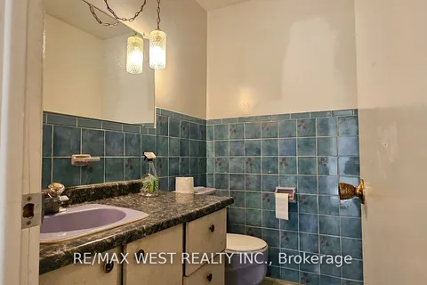 18 Richgrove Drive, Toronto, ON M9R 2K9