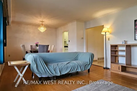 18 Richgrove Drive, Toronto, ON M9R 2K9
