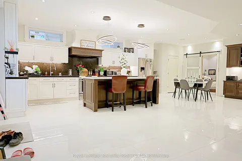 52B Cork Avenue, Toronto, ON M6B 2X8