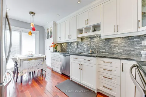 1220 Old Oak Drive, Oakville, ON L6M 3K6