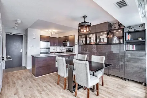 208 Enfield Place, Mississauga, ON L5B 0G8