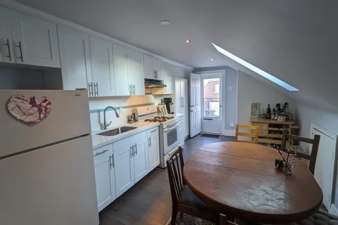 1156 Bloor Street, Toronto, ON M6H 1N1