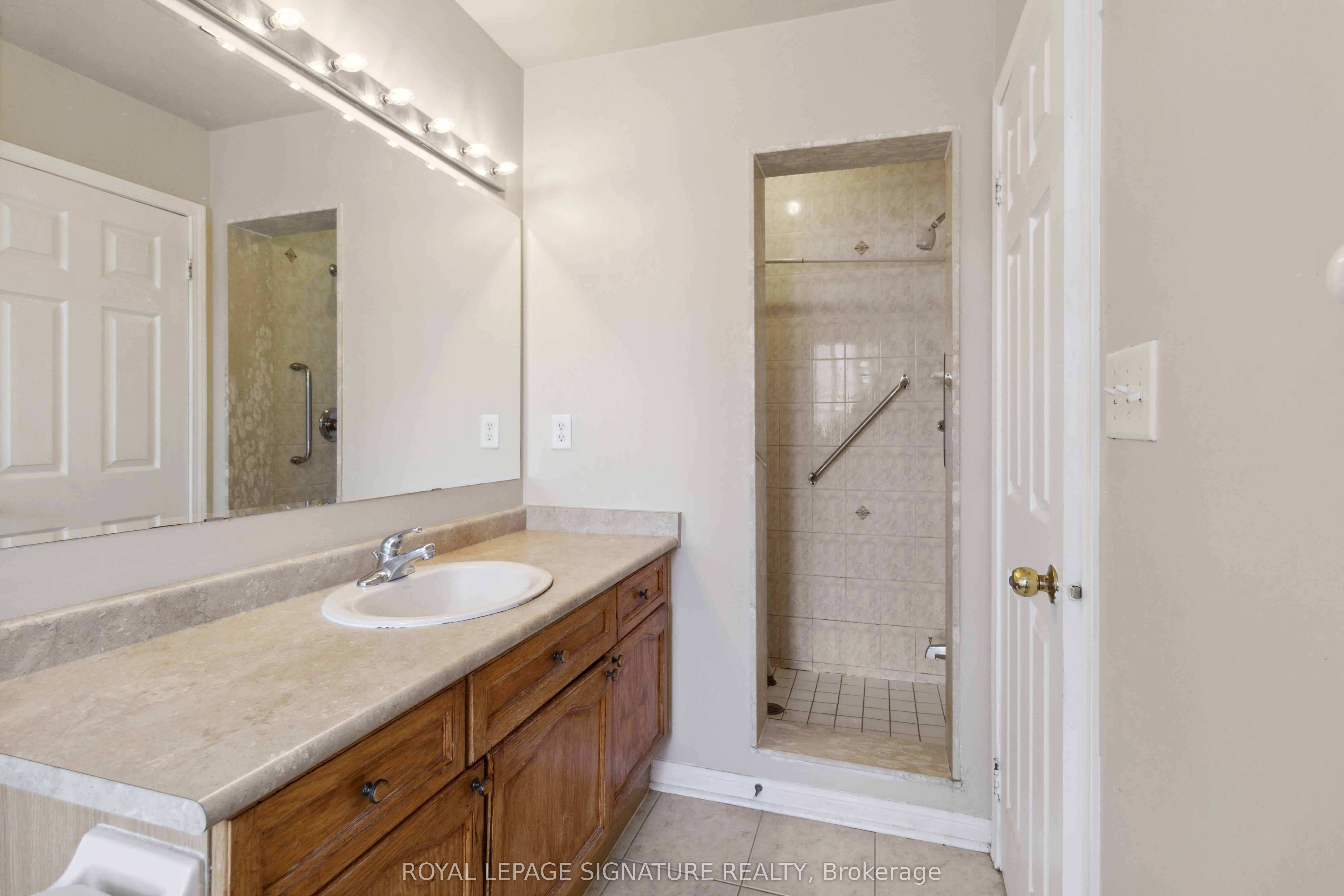 15 Eastway Street, Brampton, ON L6S 6L8