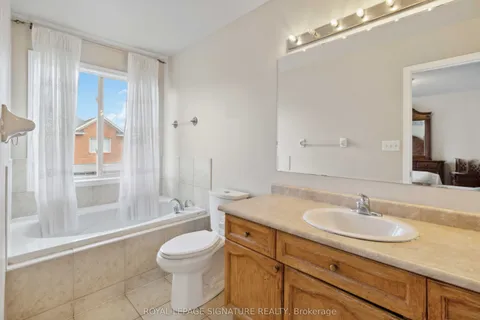 15 Eastway Street, Brampton, ON L6S 6L8