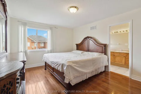 15 Eastway Street, Brampton, ON L6S 6L8