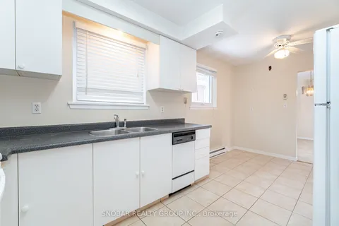 3483 Enniskillen Circle, Mississauga, ON L5C 2M9