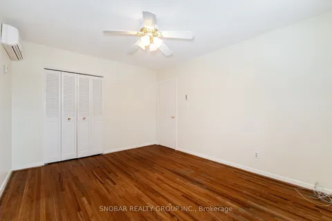 3483 Enniskillen Circle, Mississauga, ON L5C 2M9