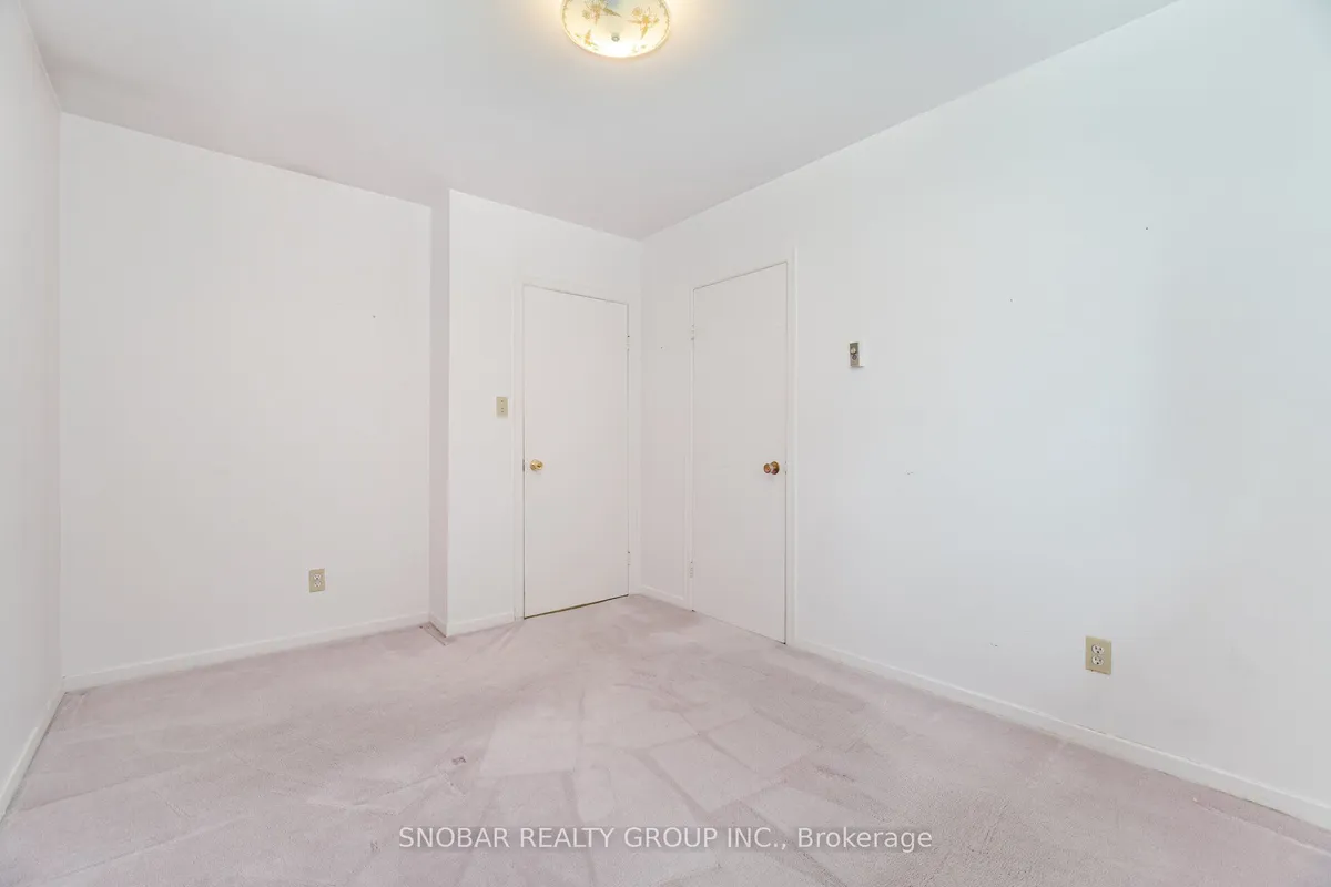 3483 Enniskillen Circle, Mississauga, ON L5C 2M9