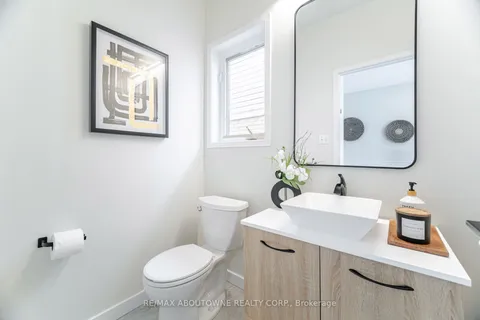 1046 Holdsworth Crescent, Milton, ON L9T 0C2