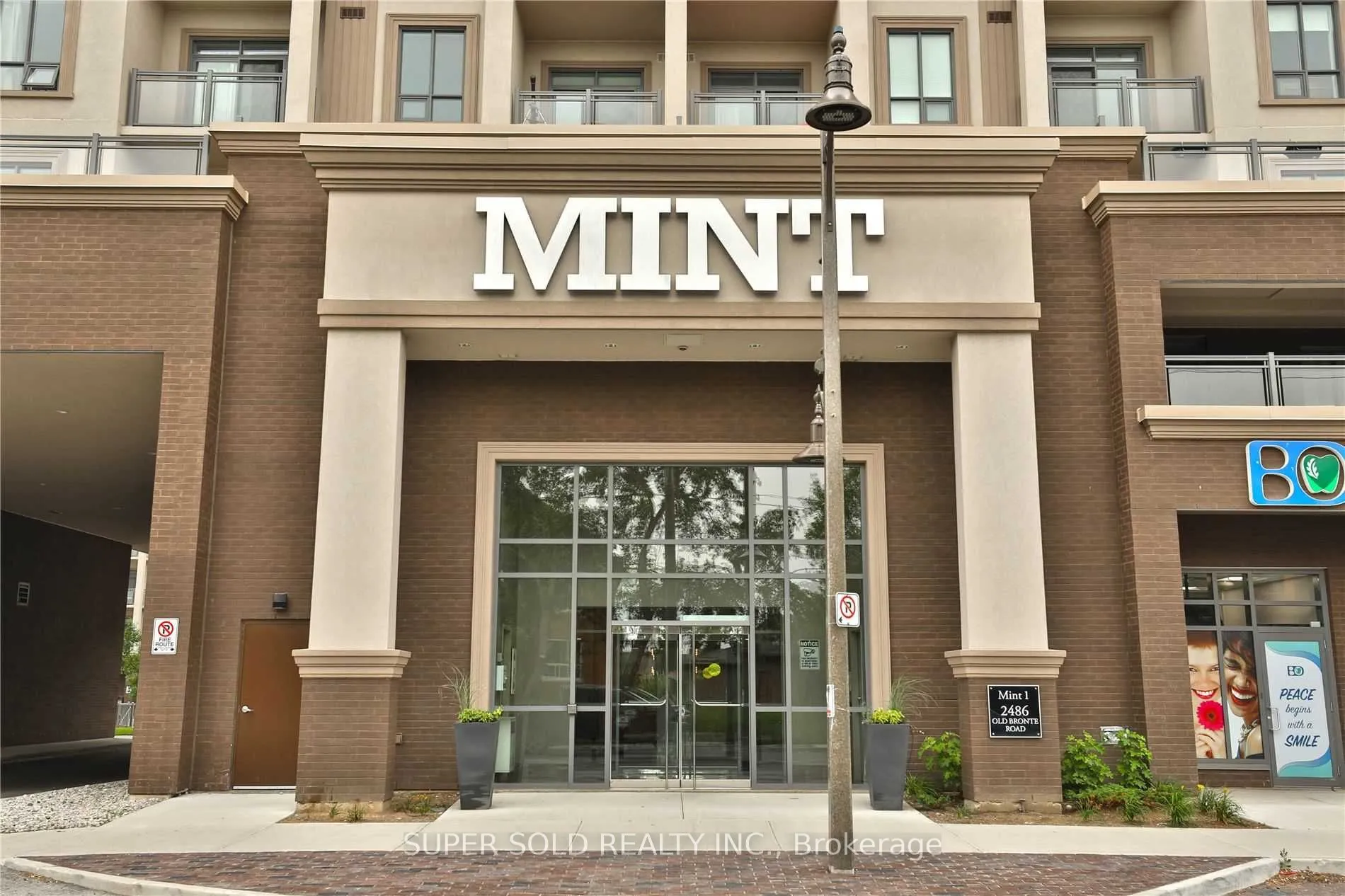 2486 Old Bronte Road, Oakville, ON L6M 4J2