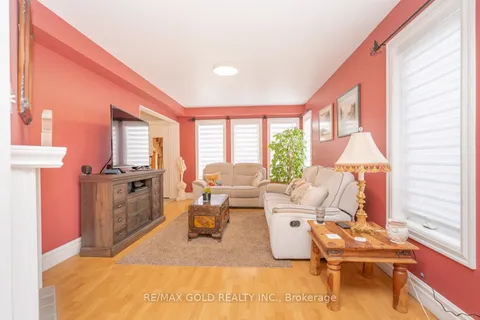 51 Pebblestone Circle, Brampton, ON L6X 4N2
