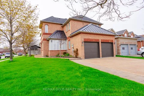 51 Pebblestone Circle, Brampton, ON L6X 4N2
