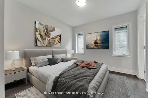 1230 Pondside Trail, Oakville, ON L6M 5M7