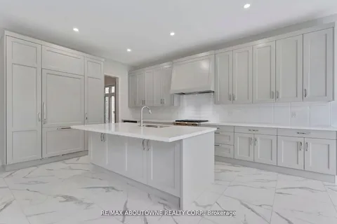 1230 Pondside Trail, Oakville, ON L6M 5M7