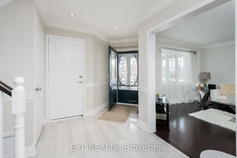 2906 Peacock Drive, Mississauga, ON L5M 5S2