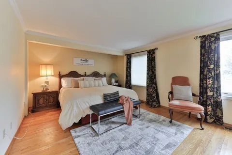 2524 Homelands Drive, Mississauga, ON L5K 1H4