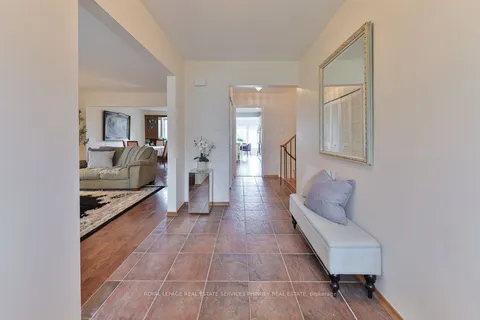 2524 Homelands Drive, Mississauga, ON L5K 1H4