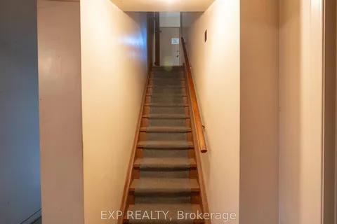 893 Eighth Street, Mississauga, ON L5E 1R3