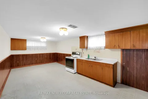 253 McGill Street, Mississauga, ON L5A 1V3