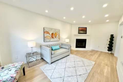 6296 Culmore Crescent, Mississauga, ON L5V 1H9