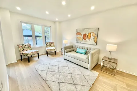 6296 Culmore Crescent, Mississauga, ON L5V 1H9