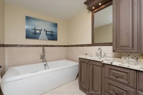 1836 Friar Tuck Court, Mississauga, ON L5K 2L4