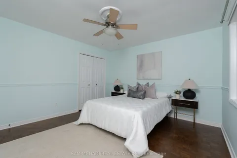 1836 Friar Tuck Court, Mississauga, ON L5K 2L4