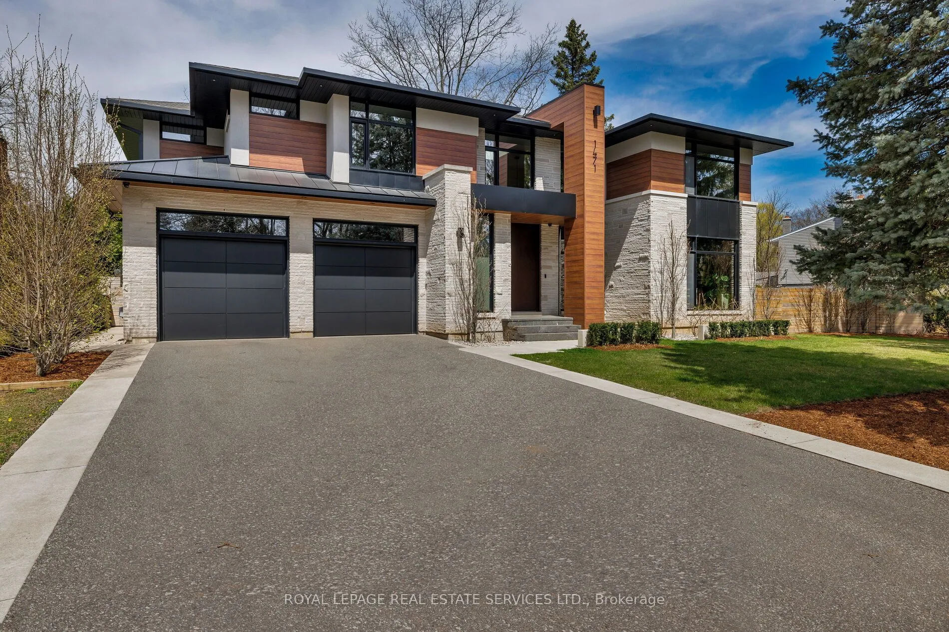 1471 Rogerswood Court, Mississauga, ON L5J 1R7