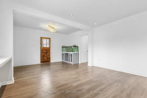 1099 Ogden Avenue, Mississauga, ON L5E 2G7