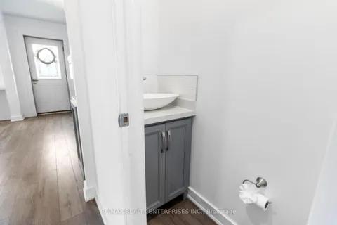 1099 Ogden Avenue, Mississauga, ON L5E 2G7