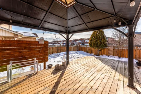 20 Whitehaven Drive, Brampton, ON L6Z 4N4