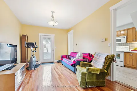 43 Glenlake Avenue, Toronto, ON M6P 1E2
