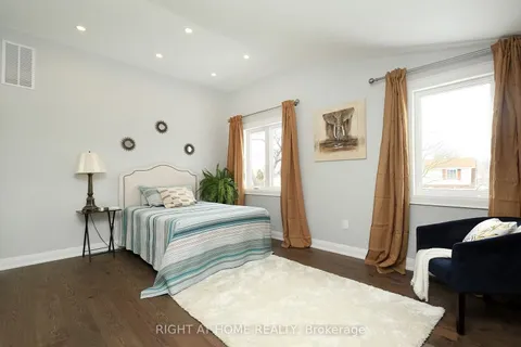 35 Woodward Avenue, Brampton, ON L6V 1K2