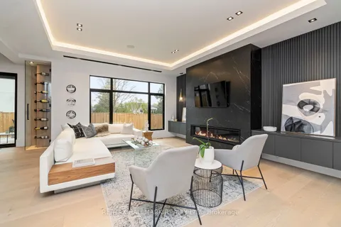 1403 Wren Avenue, Oakville, ON L6L 2V7